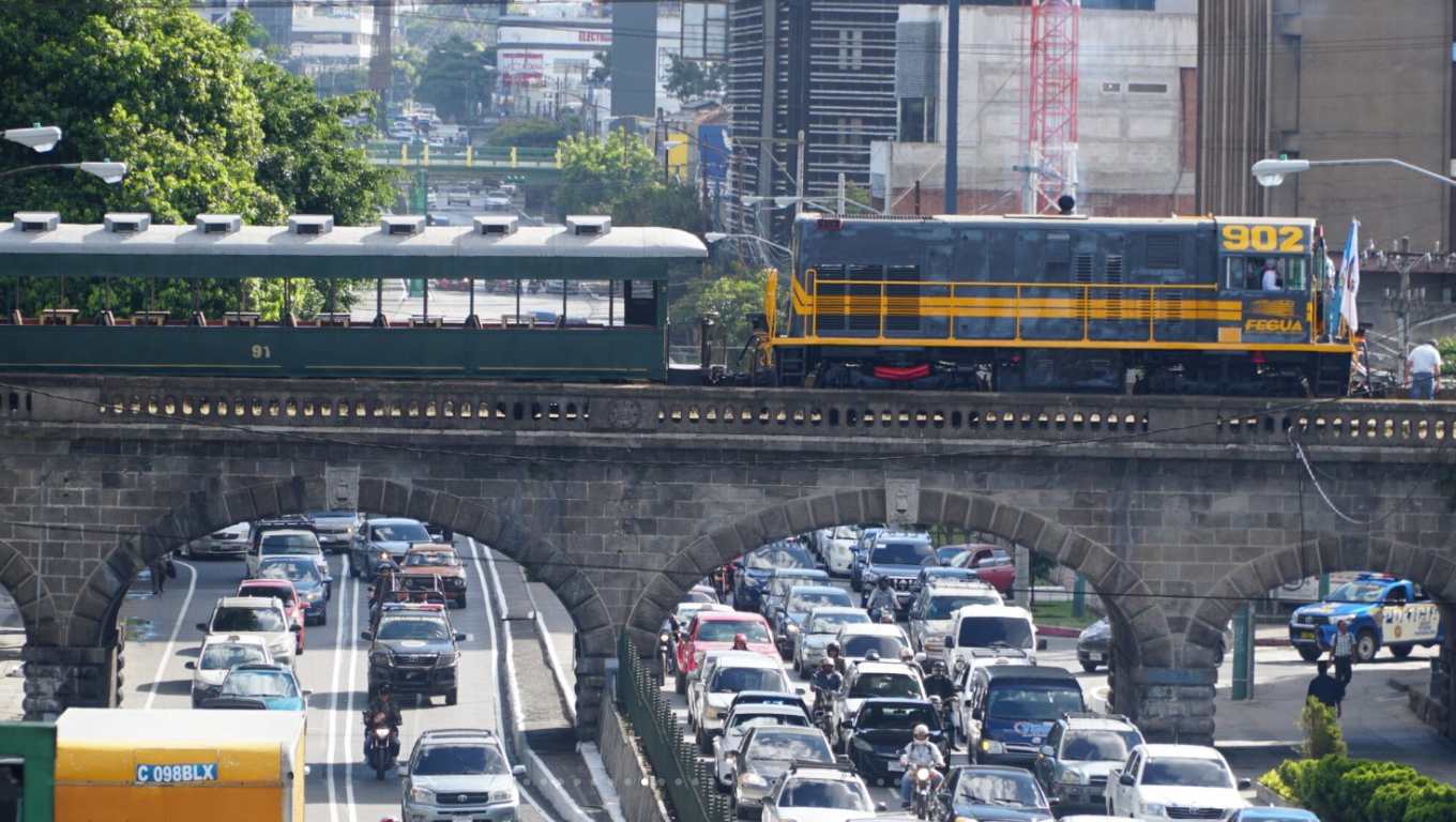 El MetroRiel proyecta conectar Centra Sur, en Cenma, zona 12, con Centra Occidente, en zona 17, mediante un trazado que podría utilizar parte de la actual línea férrea de Fegua. (Foto, Prensa Libre: cortesía Fegua)