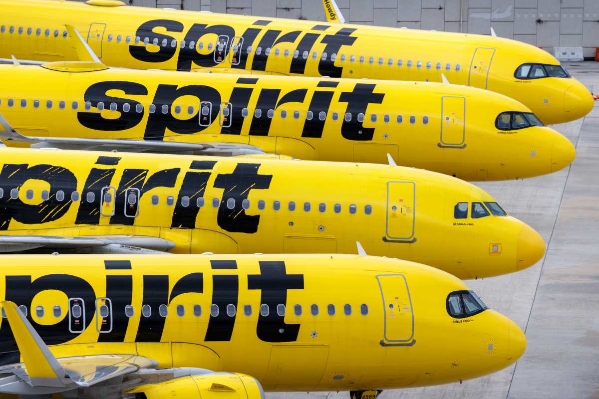 Spirit Airlines cesa sus operaciones globales en medio de la presión por el aumento del precio del combustible.