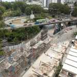 Obras del AeroMetro junto al monumento a Tecún Umán y el bulevar Liberación, donde se construye la estación central del proyecto.