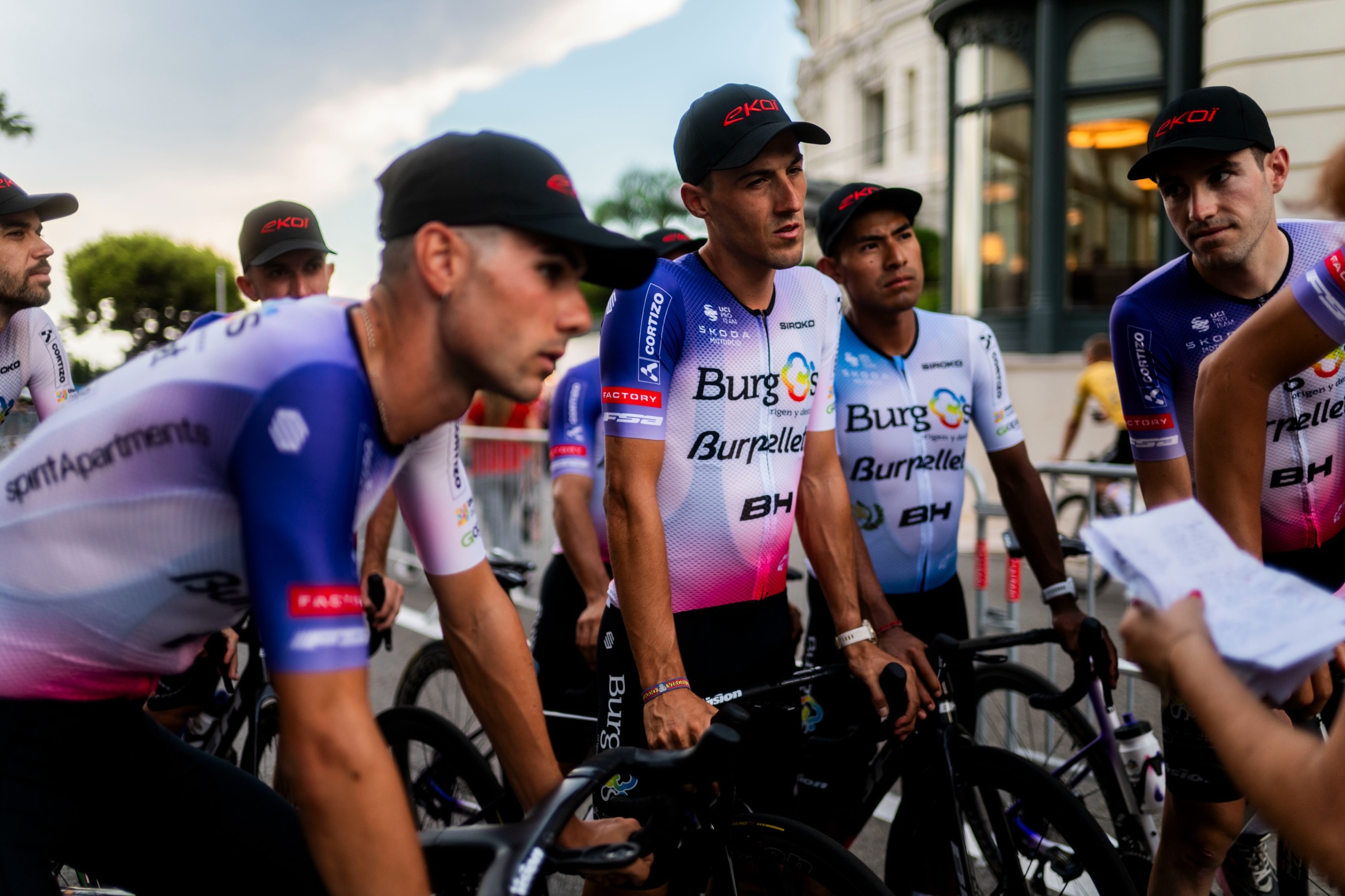 Sergio Chumil en la Vuelta a España 2026: a qué hora debuta y qué dorsal llevará el guatemalteco.(Foto Prensa Libre: Burgos BH).