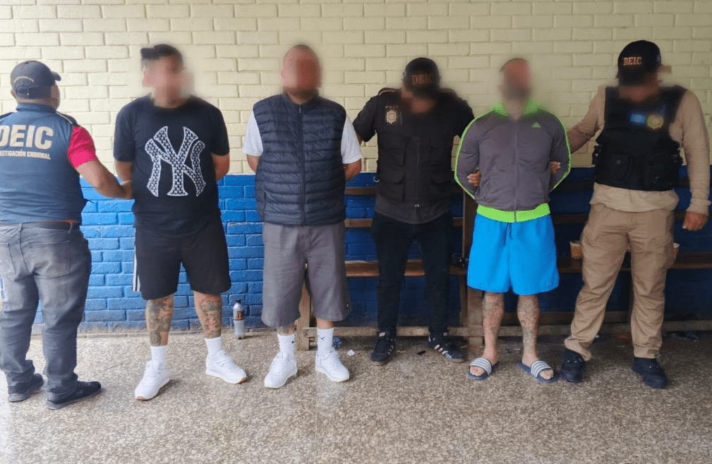 White-Fence-pandilla-requisa-en-Pavon.-7-8-26.png
