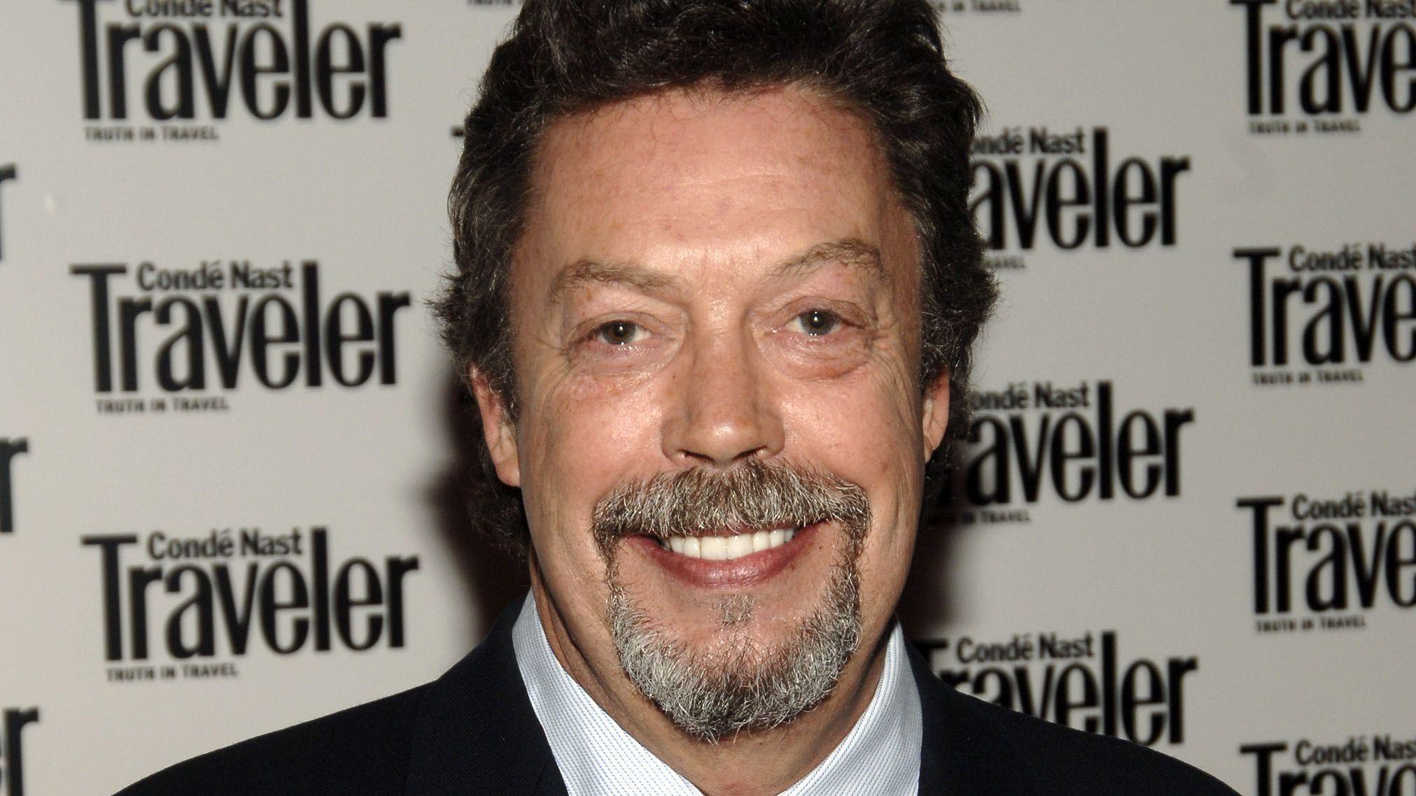 Tim Curry sonríe a la cámara en 2005