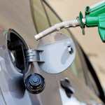 combustibles bomba de gasolinera 8 persona echando gasolina HPL