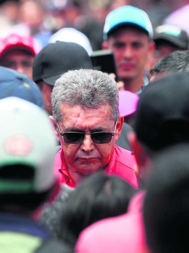 Joviel Acevedo busca apoyo en un Congreso que marca distancia