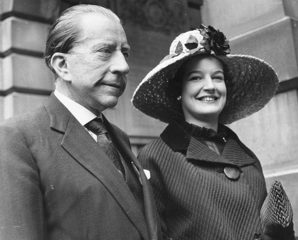 El estadounidense J. Paul Getty (1892-1976) en una de sus mansiones
