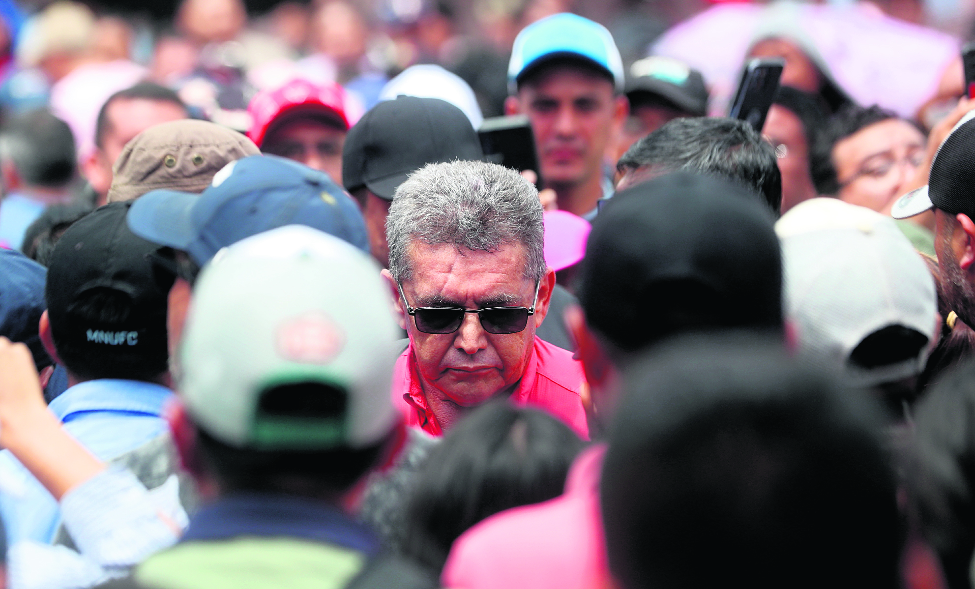 afiliados al Sindicato de Trabajadores de la Educación de Guatemala (STEG), dirigido por Joviel Acevedo, extendieron sus medidas de presión contra el Gobierno para que acepte sus propuestas en el marco de la negociación del pacto colectivo de condiciones de trabajo con el Ministerio de Educación y hoy bloquean la 7a. avenida y otras calles de la zona 1.Foto: BYRON RIVERA 13/06/2025
