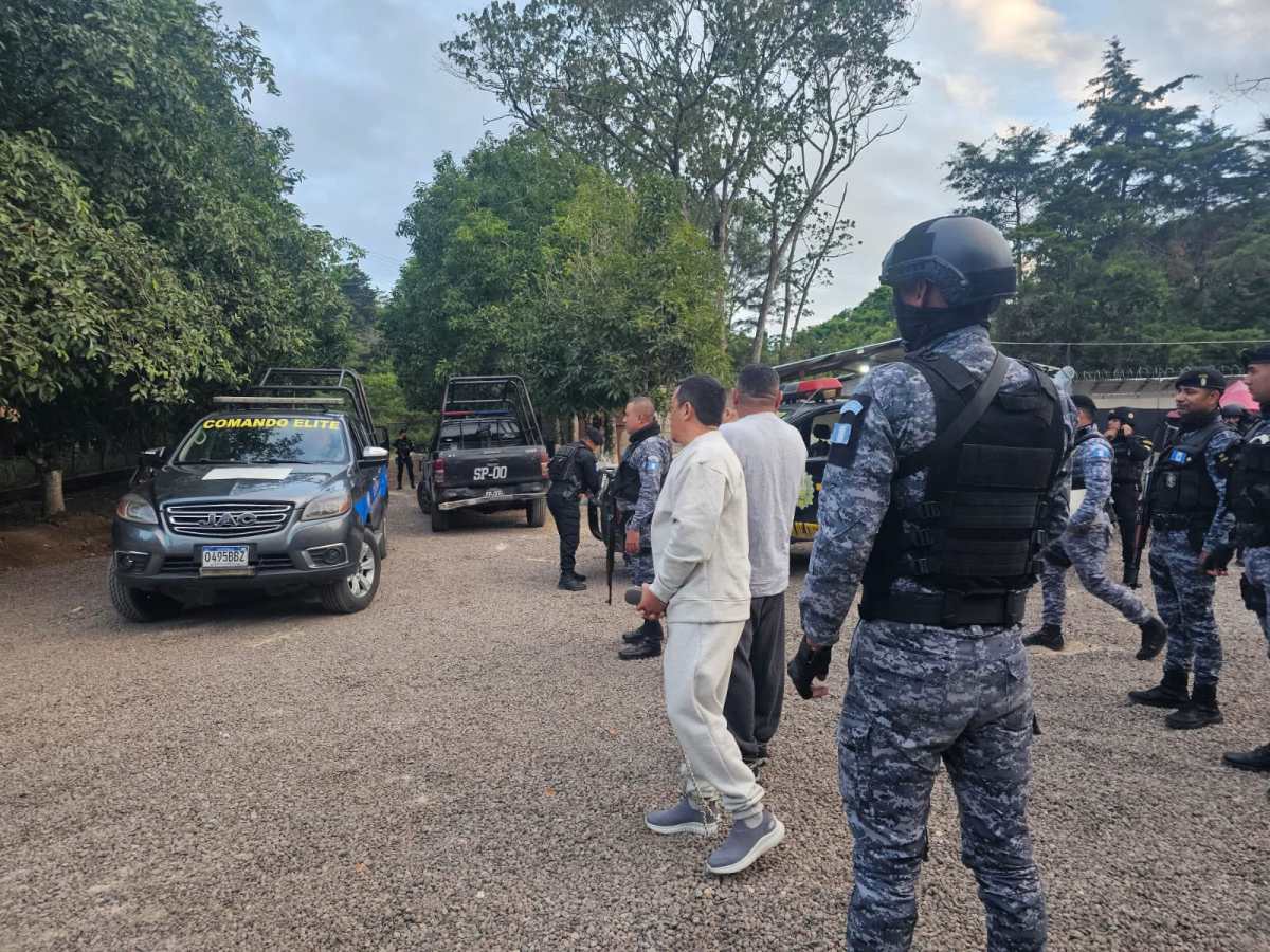 Autoridades guatemaltecas entregan a Carlos Obeniel Morales Guerra, Eddie Waldemar Pineda Velásquez y Julio César Peralta Vargas a agentes de Estados Unidos para que enfrenten procesos por narcotráfico.