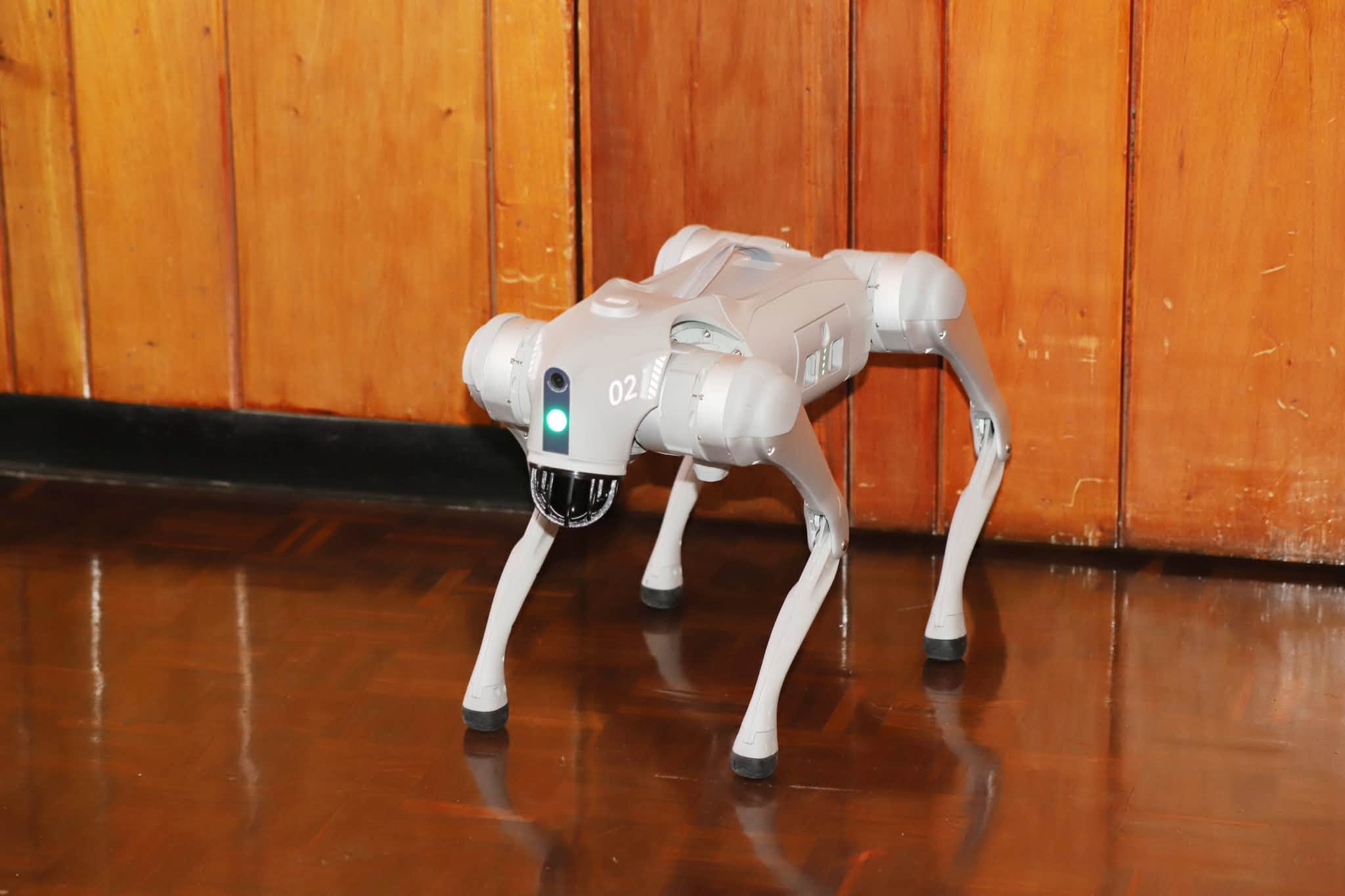 Perro robot con Inteligencia Artificial adquirido por la USAC