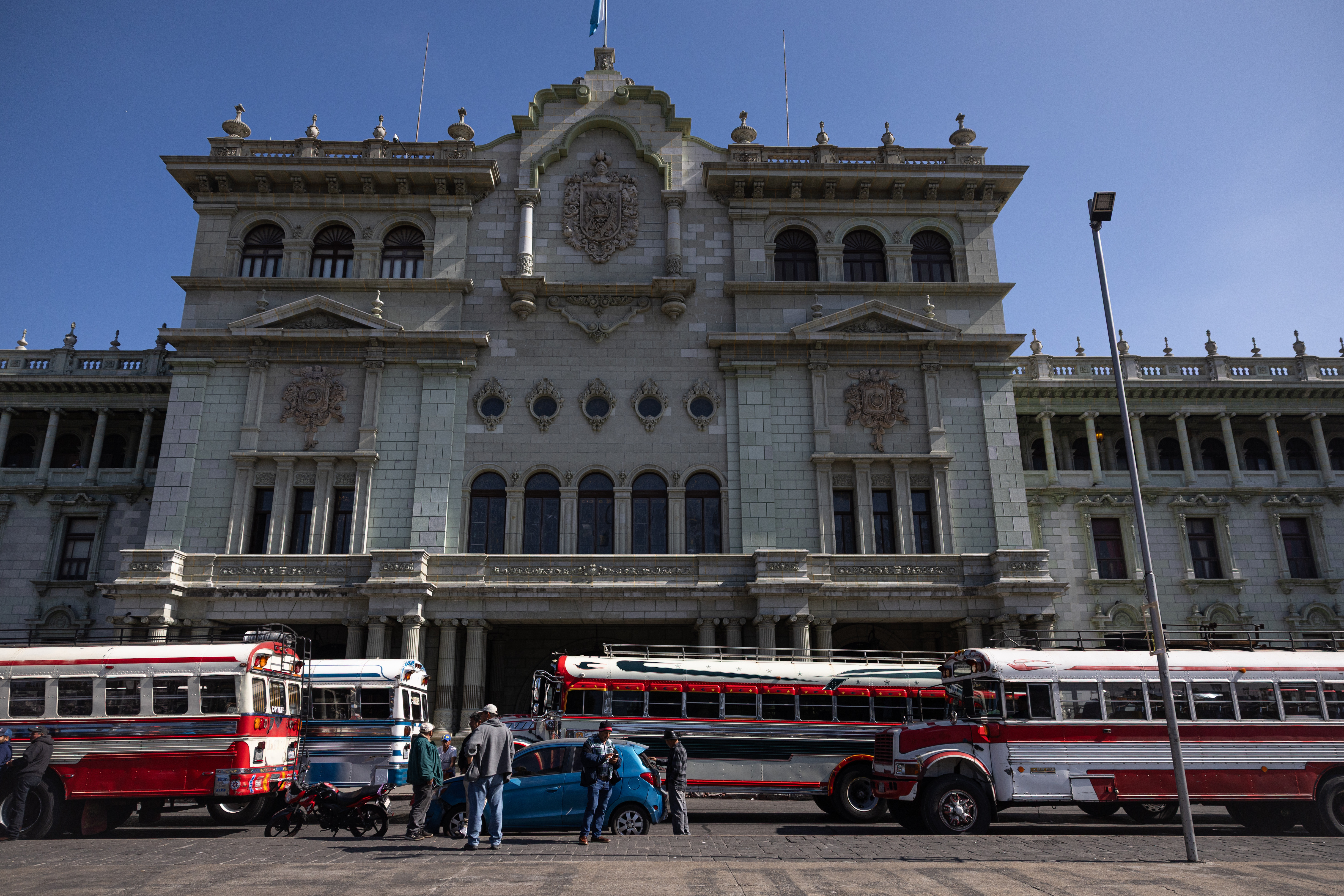 Manifestantes de 48 Cantones de Totonicapán y Pueblos de Sololá durante protesta en la capital de Guatemala contra el alza de combustibles