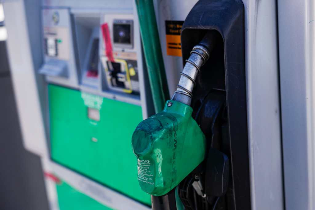 El precio del galón de diésel sobrepasó los Q46 en agosto en las estaciones de servicio de la capital, según la referencia. (Foto Prensa Libre: EFE)