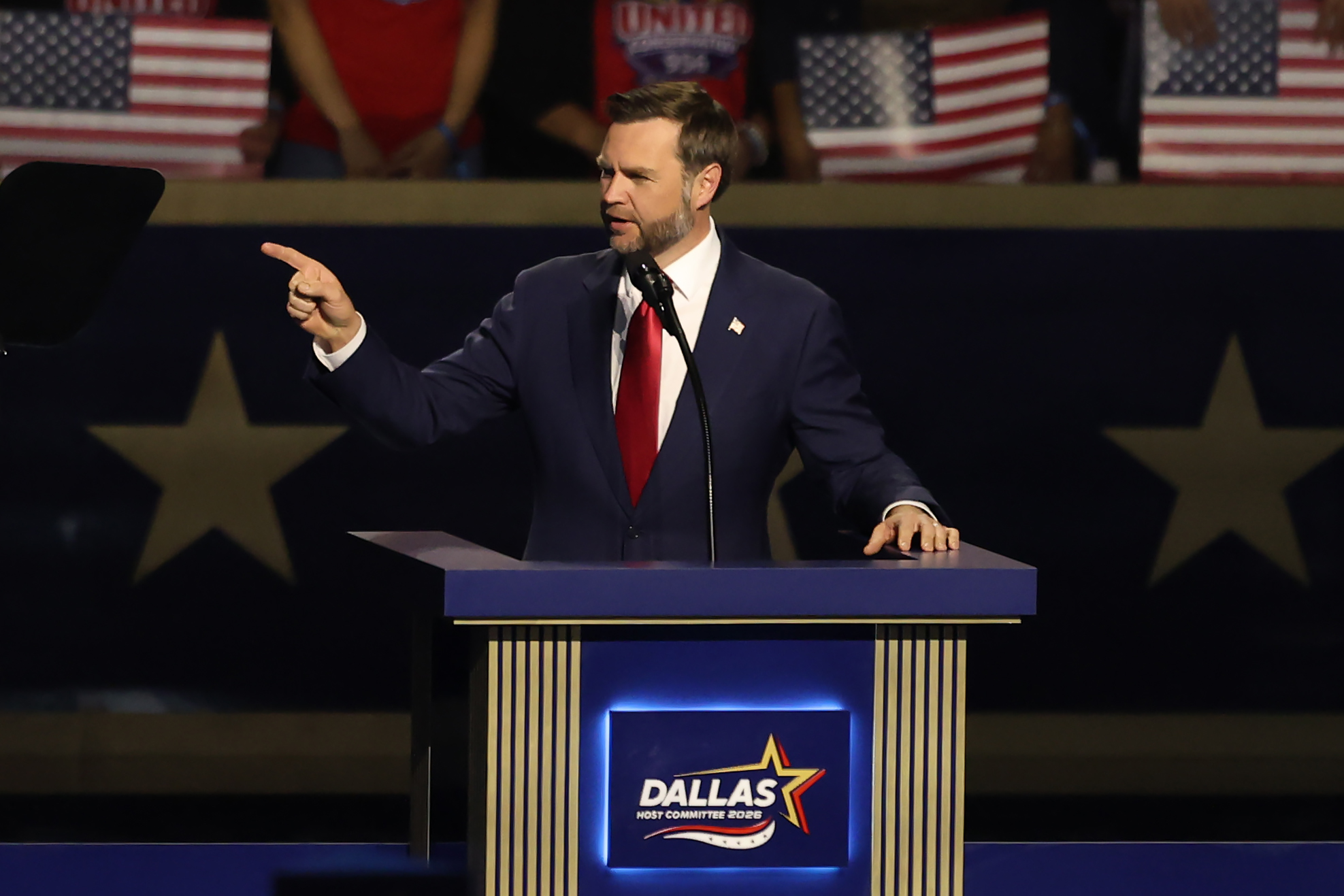 La convención republicana de elecciones intermedias fue interrumpida por un manifestante mientras J. D. Vance, vicepresidente de Estados Unidos, brindaba su discurso.