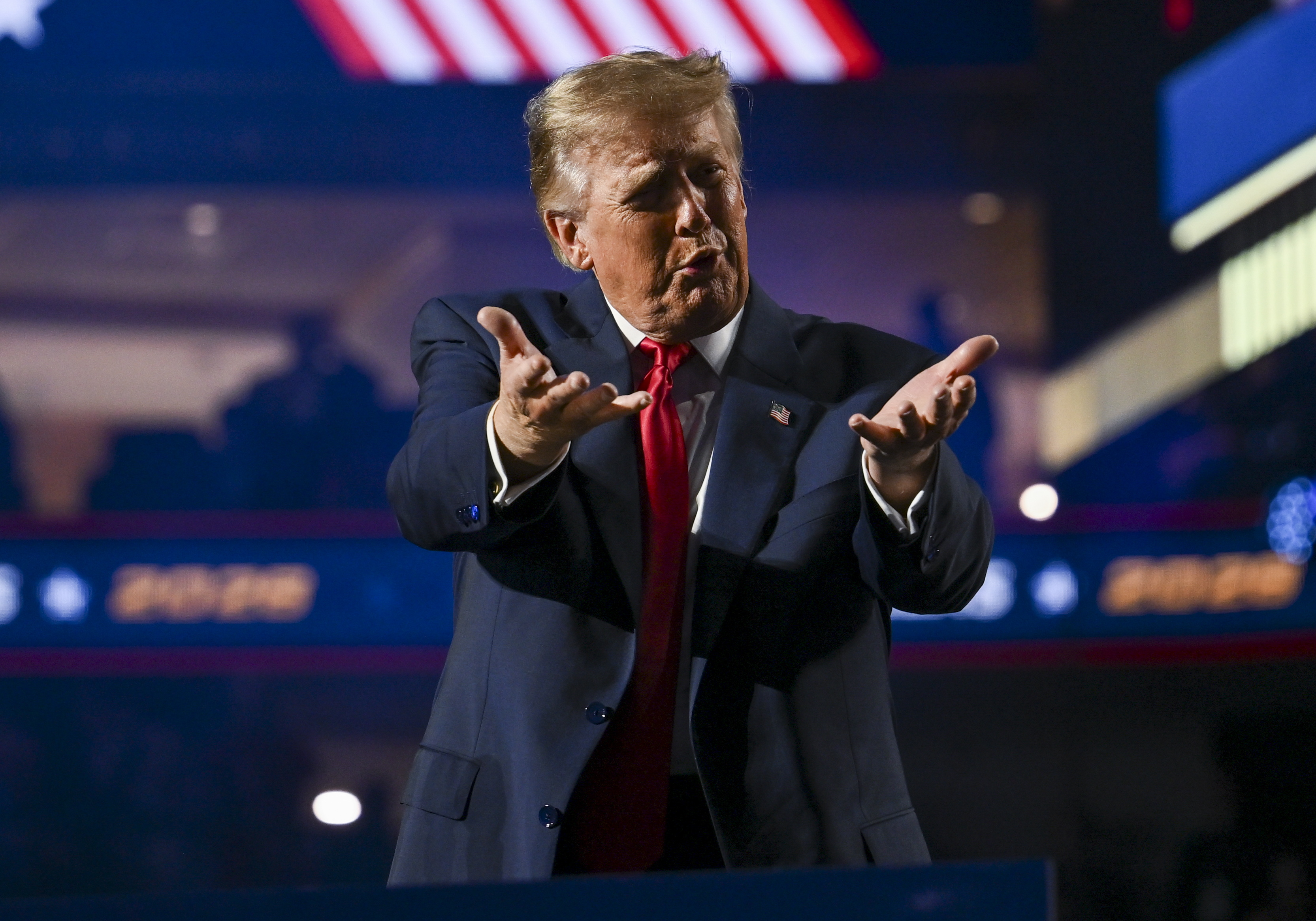 DALLAS (USA), 11/09/2026.- US President Donald Trump speaks on the second day of the Midterm Republican National Convention (RNC) at the American Airlines Center in Dallas, Texas, USA, 10 September 2026. The two-day event, conceived by US President Donald Trump to spotlight key midterm congressional races, runs 09 to 10 September. EFE/EPA/ALBERT PENA