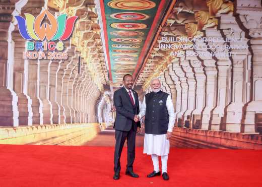 New Dehli (India), 12/09/2026.- A handout photo made available by India's Ministry of External Foreign Affairs shows Indian Prime Minister Narendra Modi (R) shaking hands with Ethiopian Prime Minister Abiy Ahmed Ali as he arrives for the 18th BRICS Leaders' Summit in New Delhi, India, 12 September 2026. India hosts the 18th BRICS Leaders' Summit from 12 to 13 September 2026 under the theme 'Building for Resilience, Innovation, Cooperation and Sustainability.' (Nueva Delhi) EFE/EPA/INDIAN MINISTRY OF EXTERNAL FOREIGN AFFAIRS / HANDOUT HANDOUT EDITORIAL USE ONLY/NO SALES