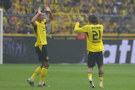 DORTMUND (Germany), 12/09/2026.- Fabio Silva of Dortmund celebrates after scoring the 1-0 lead during the German Bundesliga soccer match between Borussia Dortmund and SC Paderborn 07 in Dortmund, Germany, 12 September 2026. (Alemania) EFE/EPA/CHRISTOPHER NEUNDORF CONDITIONS - ATTENTION: The DFL regulations prohibit any use of photographs as image sequences and/or quasi-video.