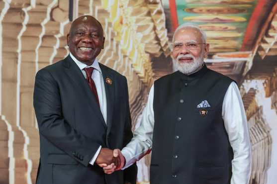 New Dehli (India), 12/09/2026.- A handout photo made available by India's Ministry of External Foreign Affairs shows Indian Prime Minister Narendra Modi (R) shaking hands with South African President Cyril Ramaphosa as he arrives for the 18th BRICS Leaders' Summit in New Delhi, India, 12 September 2026. India hosts the 18th BRICS Leaders' Summit from 12 to 13 September 2026 under the theme 'Building for Resilience, Innovation, Cooperation and Sustainability.' (Nueva Delhi) EFE/EPA/INDIAN MINISTRY OF EXTERNAL FOREIGN AFFAIRS / HANDOUT HANDOUT EDITORIAL USE ONLY/NO SALES