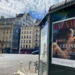 Vista de un cartel anunciador del concierto de Cèline Dion en los alrededores del hotel en París donde descansa. Céline Dion regresó este fin de semana a los escenarios de París vestida de Dior, abriendo así con un gesto de alta costura una serie de 16 conciertos en la capital francesa que se prolongará hasta el 17 de octubre. (Foto: Prensa Libre: EFE/Catalina Guerrero)