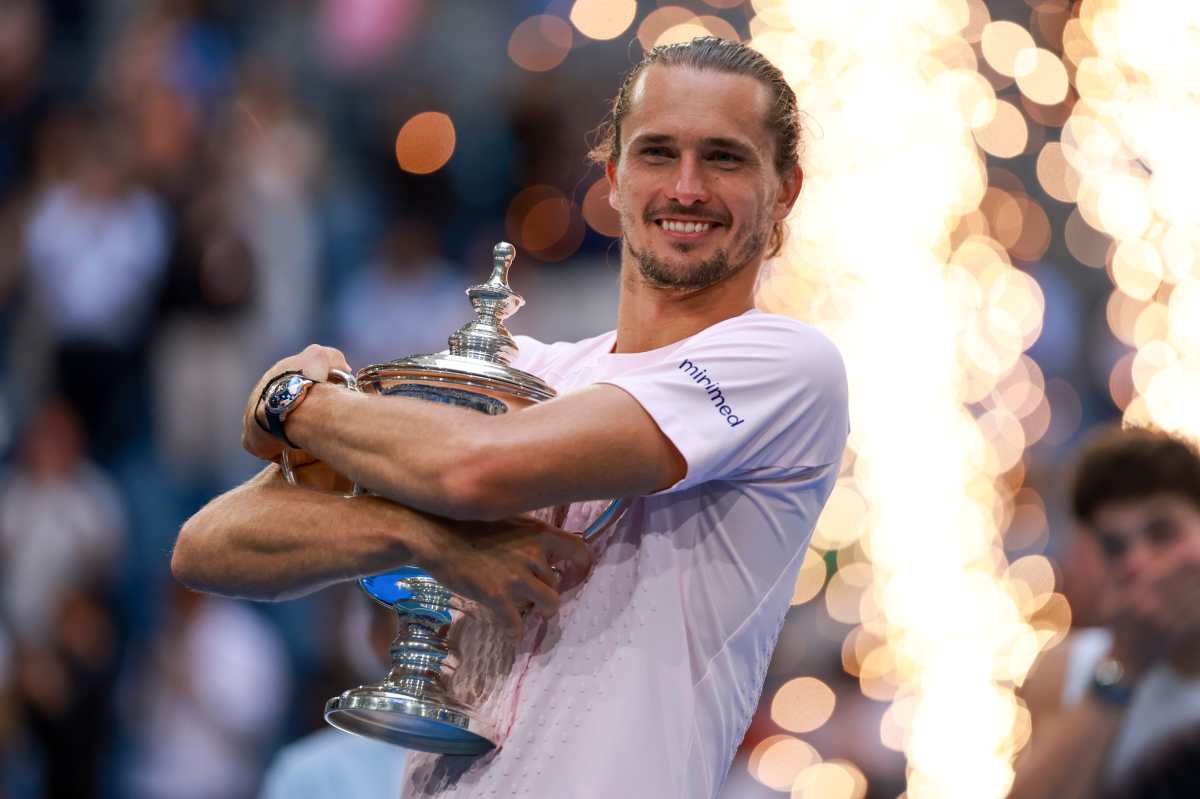 FLUSHING MEADOWS (United States), 14/09/2026.- Alexander Zverev of Germany poses with the Champions trophy after winning the Men's Singles Finals of the US Open Tennis Championships at the USTA Billie Jean King National Tennis Center in Flushing Meadows, New York, USA, 13 September 2026. (Tenis, Alemania, Nueva York) EFE/EPA/CRISTOBAL HERRERA-ULASHKEVICH