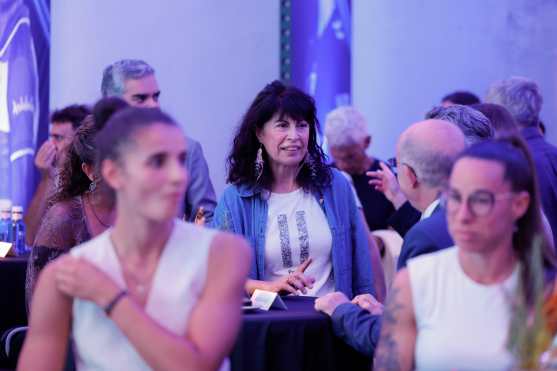 GRAF6629.MADRID, 14/09/2026.- La ministra de Igualdad, Ana Redondo (c), durante la gala de presentación de la nueva temporada de la Liga F 26/27 este lunes en Madrid. EFE/ Víctor Lerena