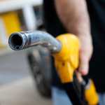 Las autoridades garantizan el abastecimiento de gasolina y diésel en el mercado local, y los importadores mantienen con normalidad los despachos programados. (Foto Prensa Libre: EFE)