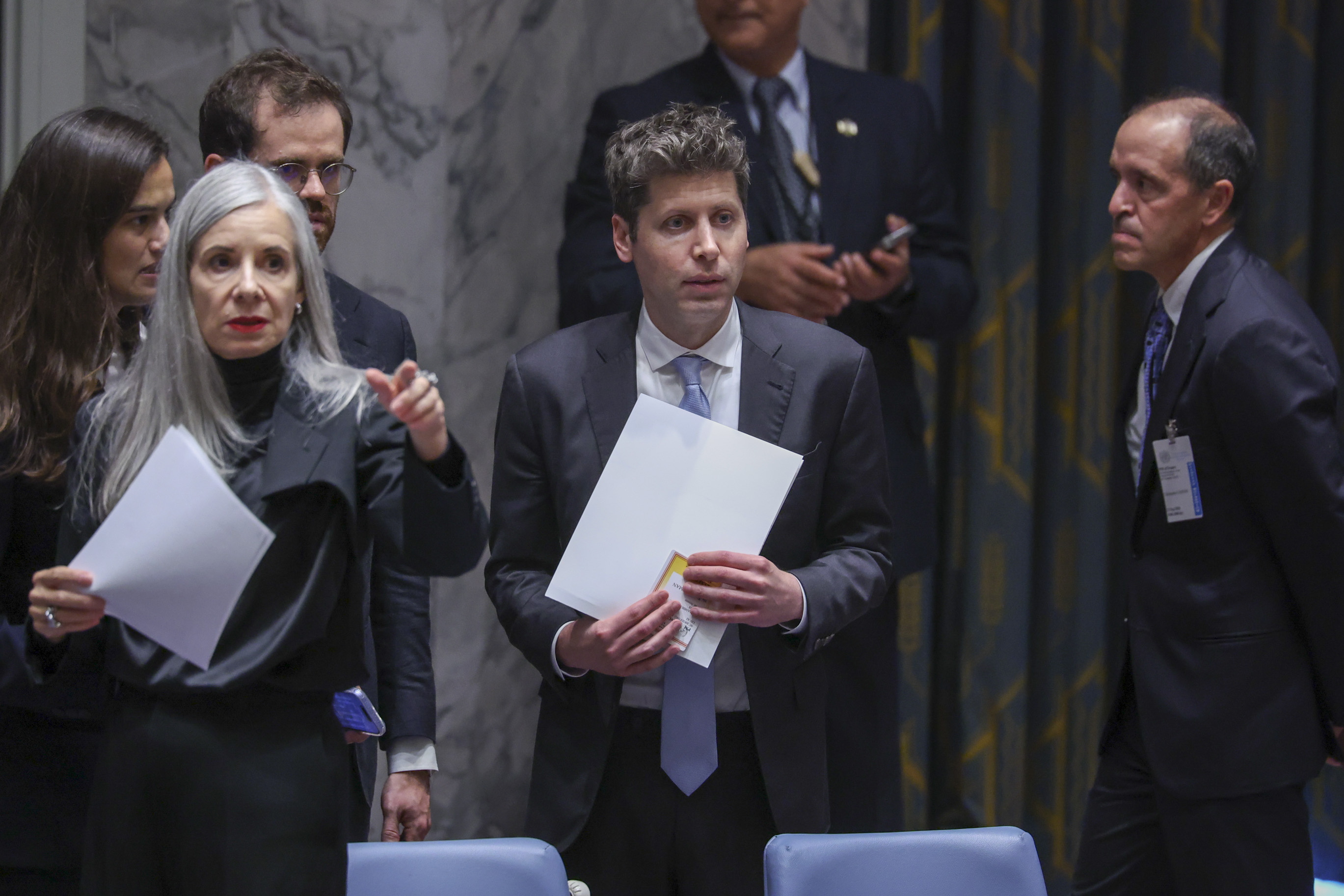 NEW YORK (United States), 23/09/2026.- CEO of OpenAI Sam Altman (C) arrives to a Security Council meeting regarding AI during the United Nations General Assembly at United Nations Headquarters in New York, New York, USA, 23 September 2026. (Nueva York) EFE/EPA/SARAH YENESEL