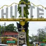 Moño negro en el ingreso a Huité, Zacapa, en recuerdo de las víctimas del ataque armado ocurrido el 27 de septiembre.