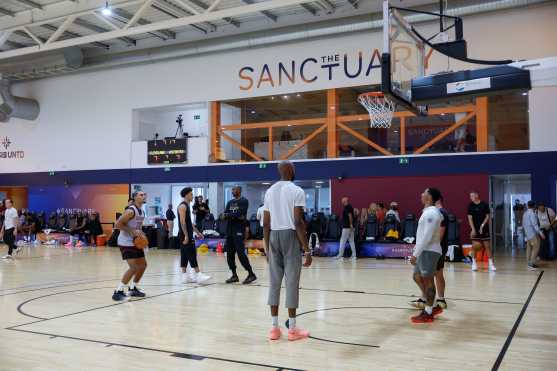 FUENGIROLA (MÁLAGA), 30/09/2026.- Los jugadores de los Cleveland Cavaliers, durante el entrenamiento que el equpo lleva a cabo en Fuengirola. EFE/ Jorge Zapata