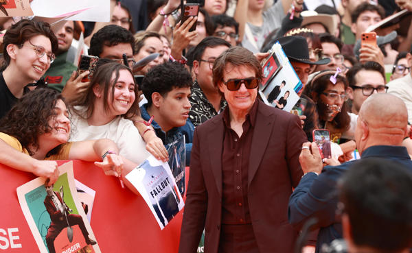 Iñárritu celebra la acogida de su urgente cinta Digger en México junto a Tom Cruise