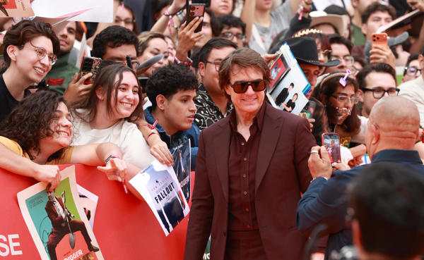 Iñárritu celebra la acogida de su urgente cinta Digger en México junto a Tom Cruise