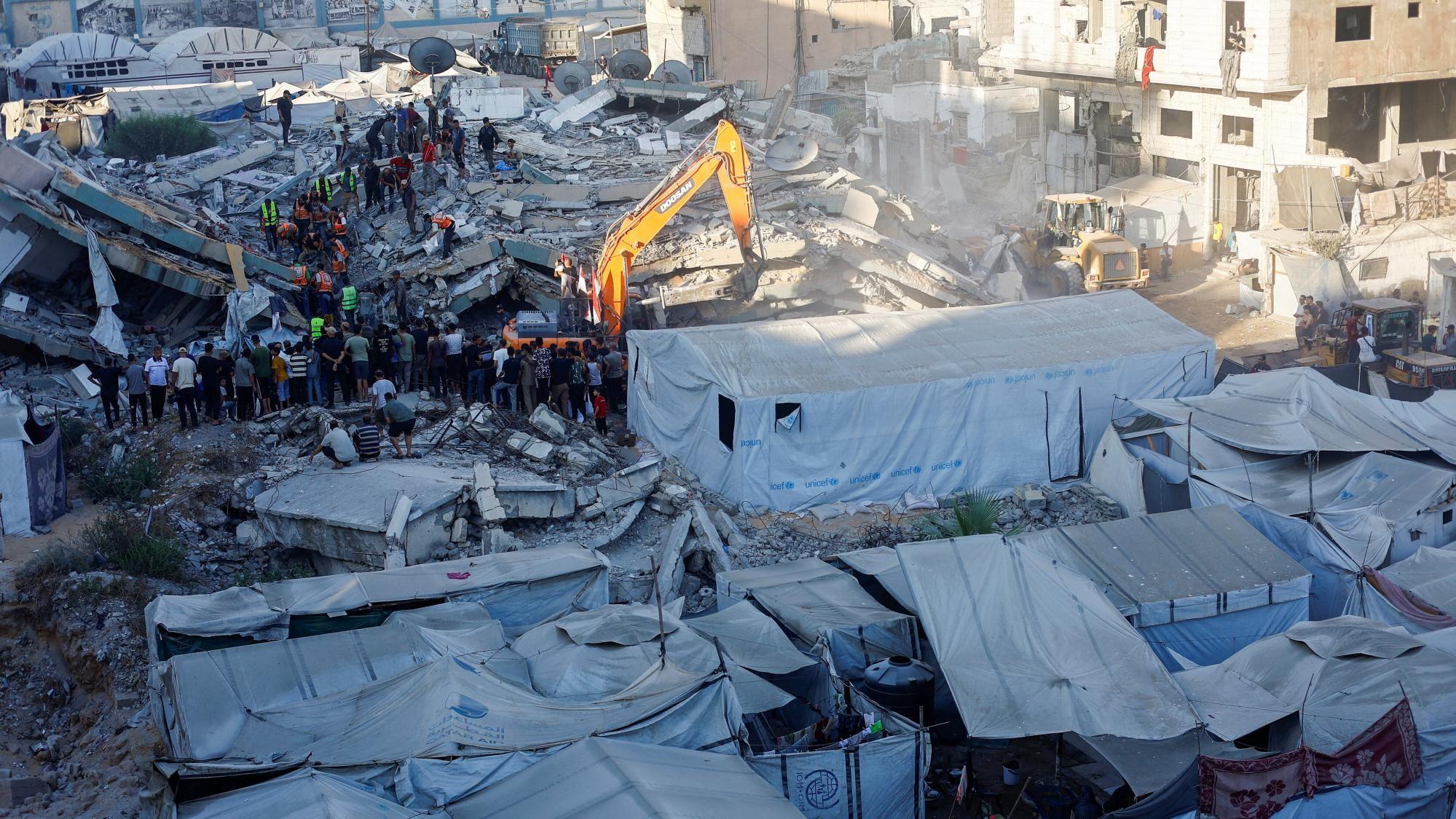 Gaza Civil Defence first responders attempt to rescue people trapped beneath the rubble of a war-damaged residential building that collapsed in Gaza City (16 September 2026)