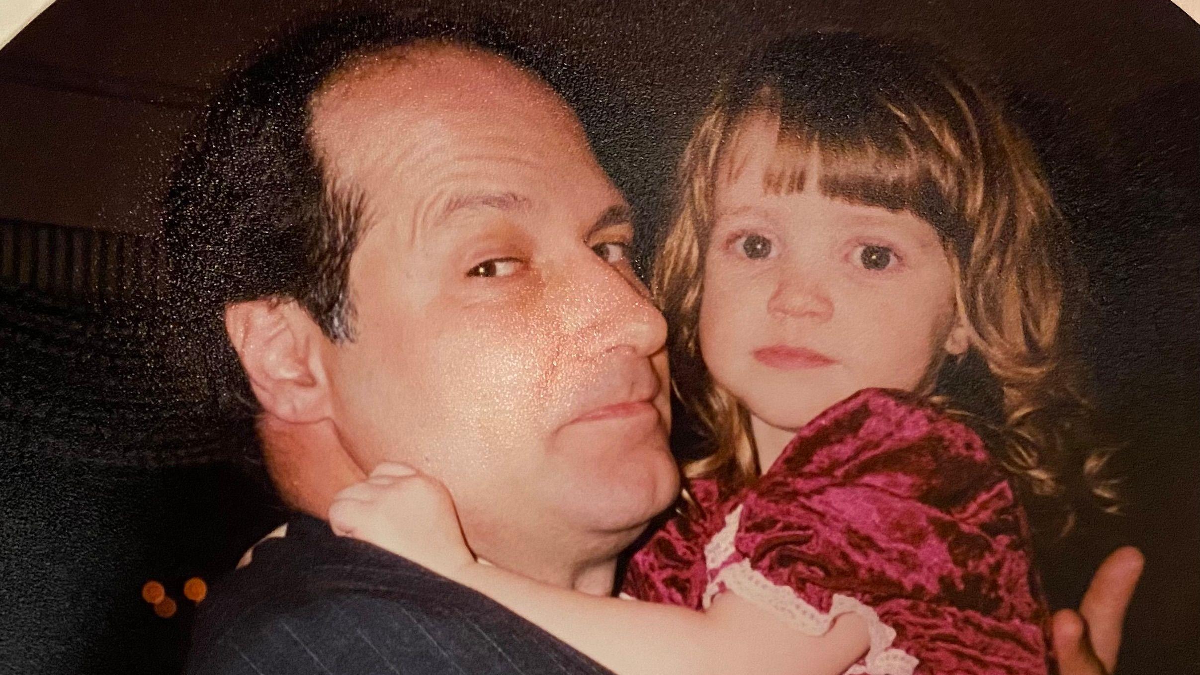Juliette Scauso y su padre, el bombero Dennis Scauso.