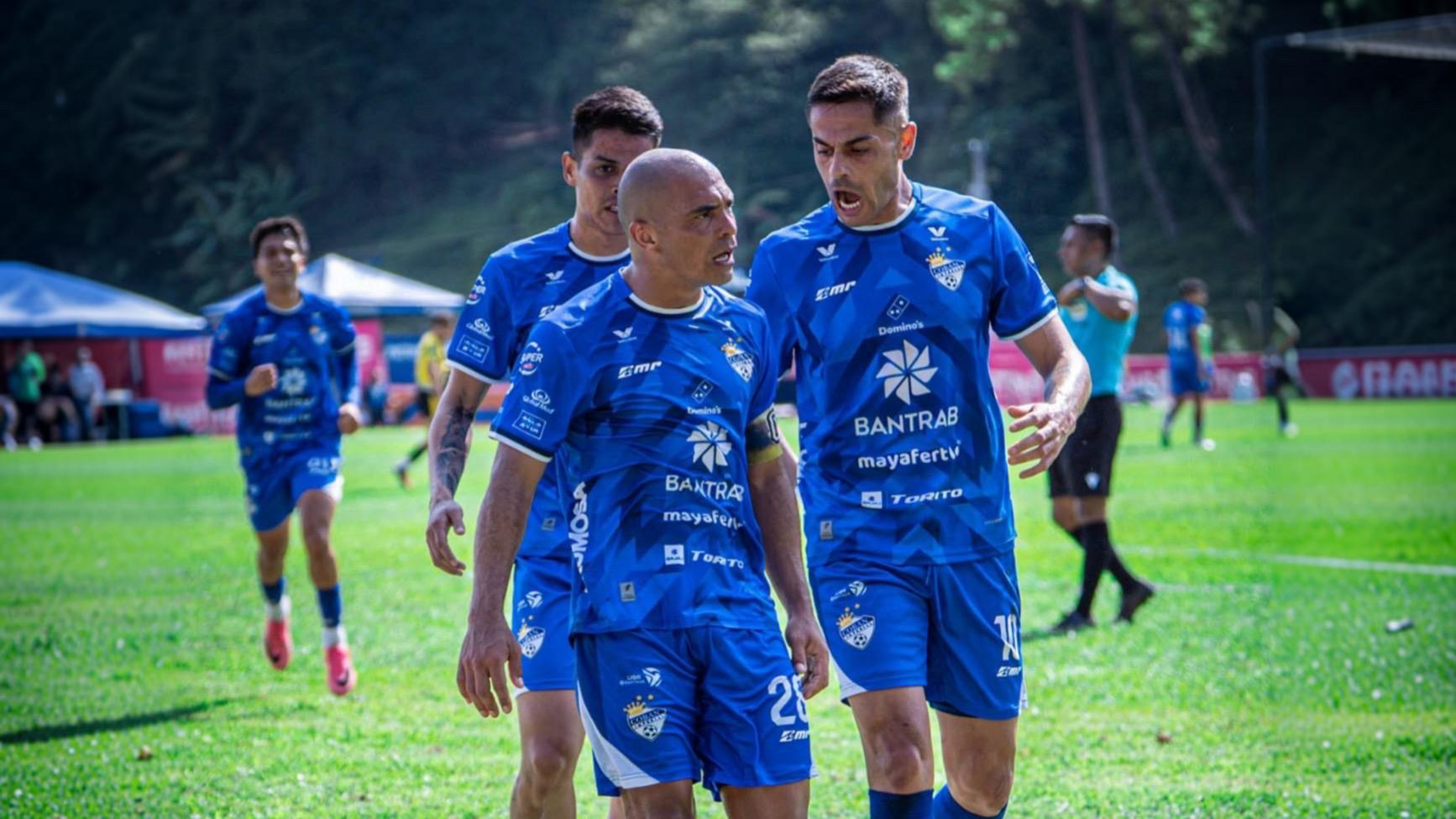 Janderson Pereira lidera con doblete la victoria de Cobán 3-2 sobre Aurora