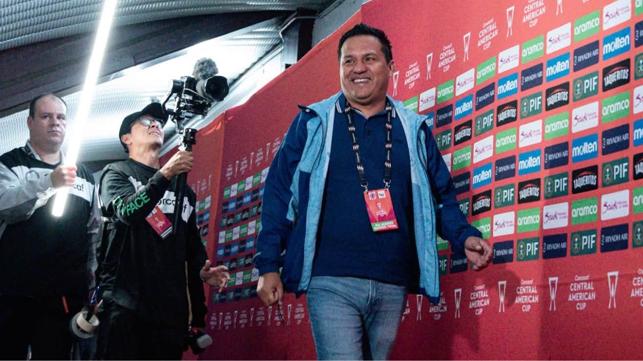
﻿
El técnico guatemalteco Amarini Villatoro pone a Cartaginés líder en Costa Rica y ahora va por las semifinales de la Copa Centroamericana
El estratega nacional resaltó la personalidad de su equipo tras el triunfo en la liga y ahora enfoca su atención en la Copa Centroamericana.


Autor
14 de Septiembre de 2026
|


9:36

Compartir

Amarini Villatoro dirige al Cartaginés, que atraviesa un gran momento en Costa Rica y este miércoles buscará ante Saprissa el pase a las semifinales de la Copa Centroamericana. (Foto Prensa Libre: Club Sport Cartaginés)