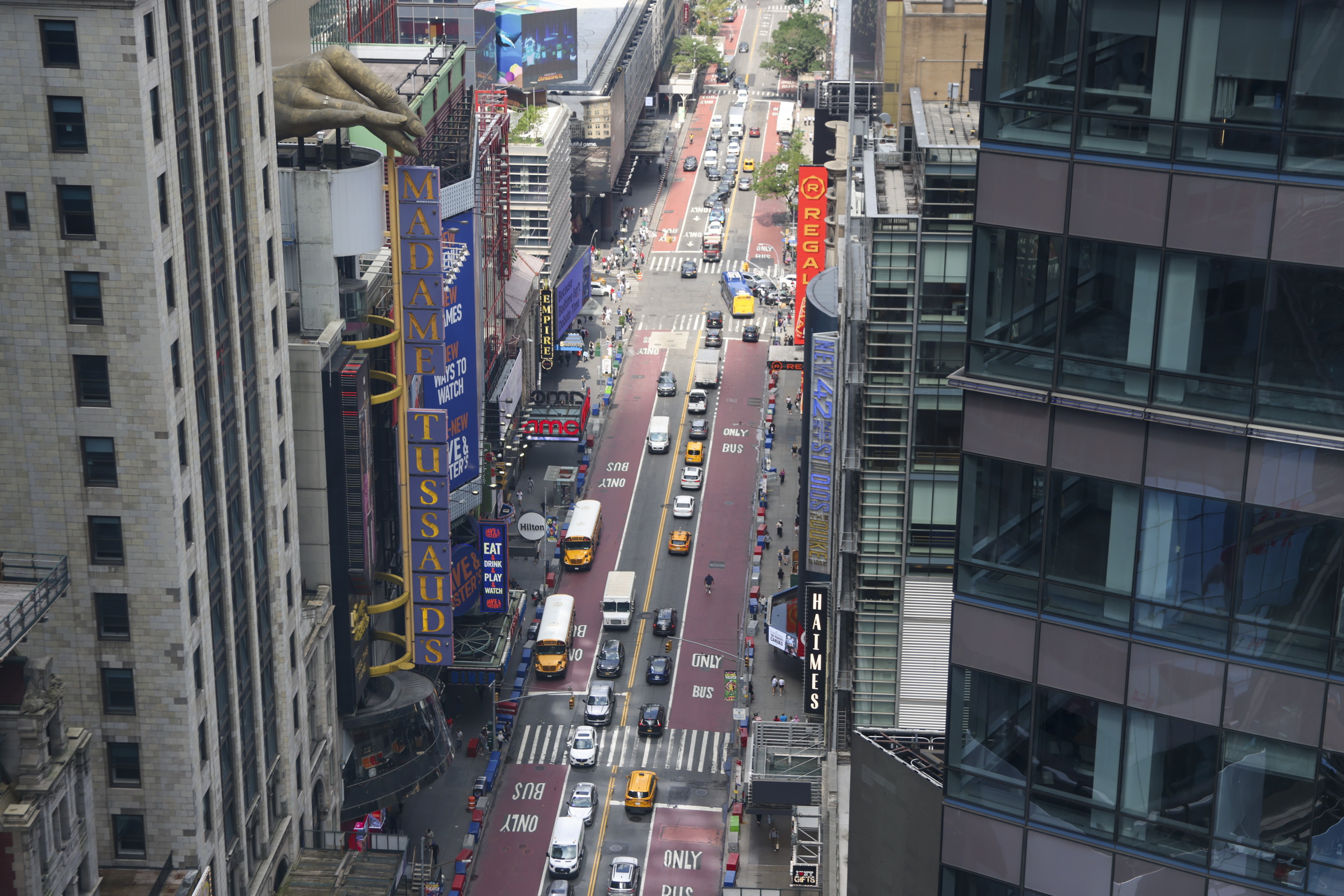 One Times Square inaugura la atracción 'Times Travel' en Nueva York.