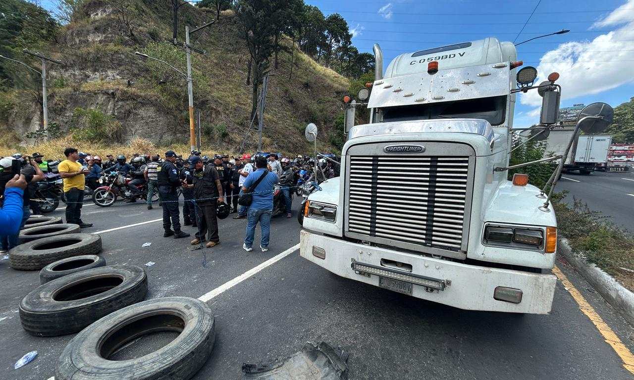 BLOQUEO EN EL KM 14 AL PACÍFICO, VILLA NUEVA