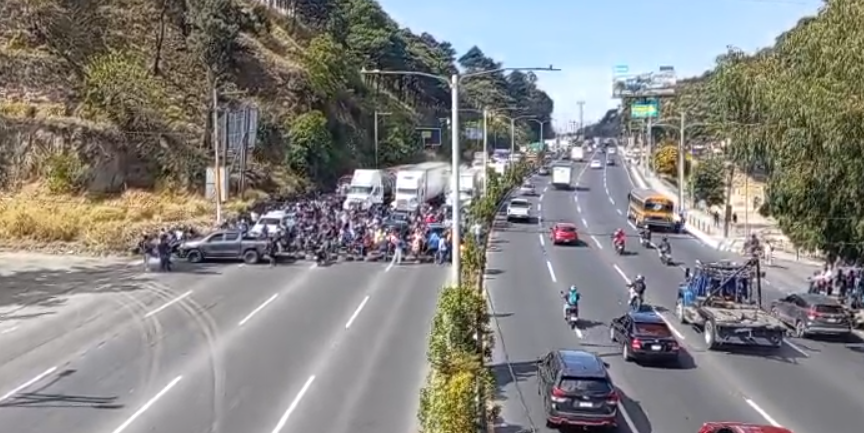 BLOQUEO EN KM 14 EN EL PACÍFICO