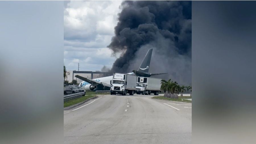 Un avión de carga Boeing 767 de Amazon Prime Air se incendió este domingo tras salirse de la pista en el Aeropuerto Internacional de Miami, según medios de Estados Unidos.