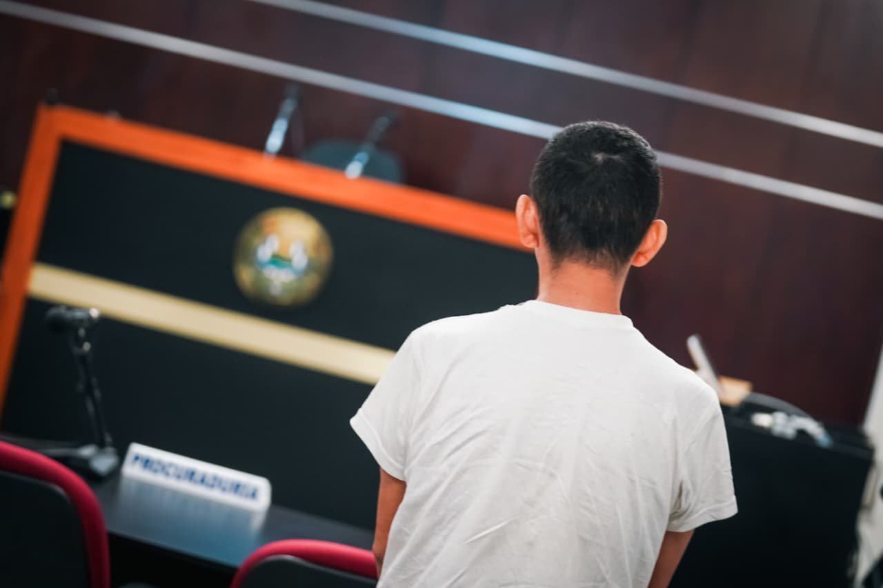 El Salvador emitió su primera condena a prisión perpetua tras la reforma constitucional que eliminó la prohibición de esta pena en abril de 2026. (Foto Prensa Libre:  Redes Sociales / Fiscalía General de la República El Salvador)