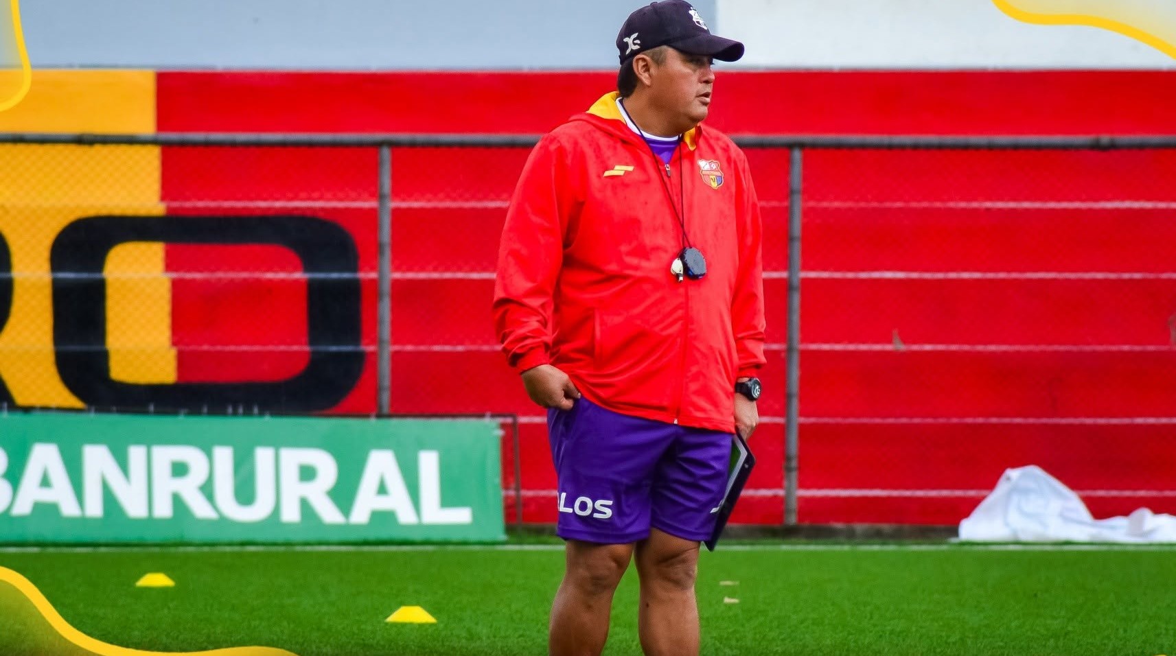 Edwin "Chino" Vásquez ya podrá estar de nuevo en el banquillo de San Pedro.(Foto Prensa Libre: Supergallos).