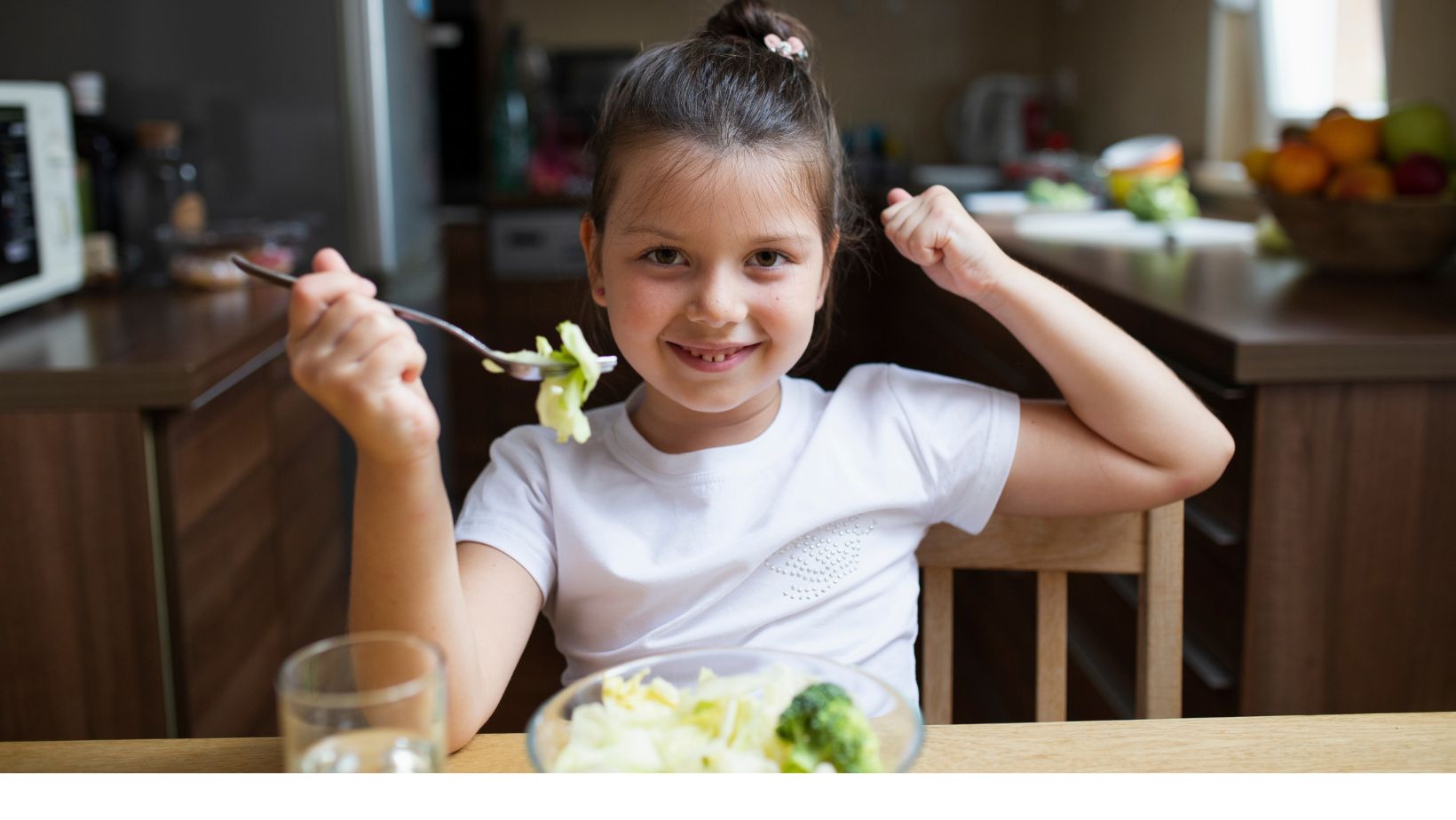 Cómo enseñar a los niños a comer saludable sin obligarlos ni premiarlos