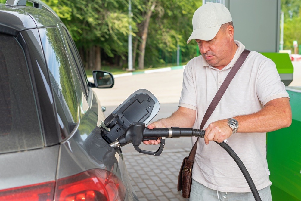 El Congreso aún tramita la ley para exonerar de IVA e IDP a las gasolinas y el diésel, mientras el Ejecutivo se prepara para analizar el decreto una vez lo reciba. (Foto, Prensa Libre: ShutterStock)