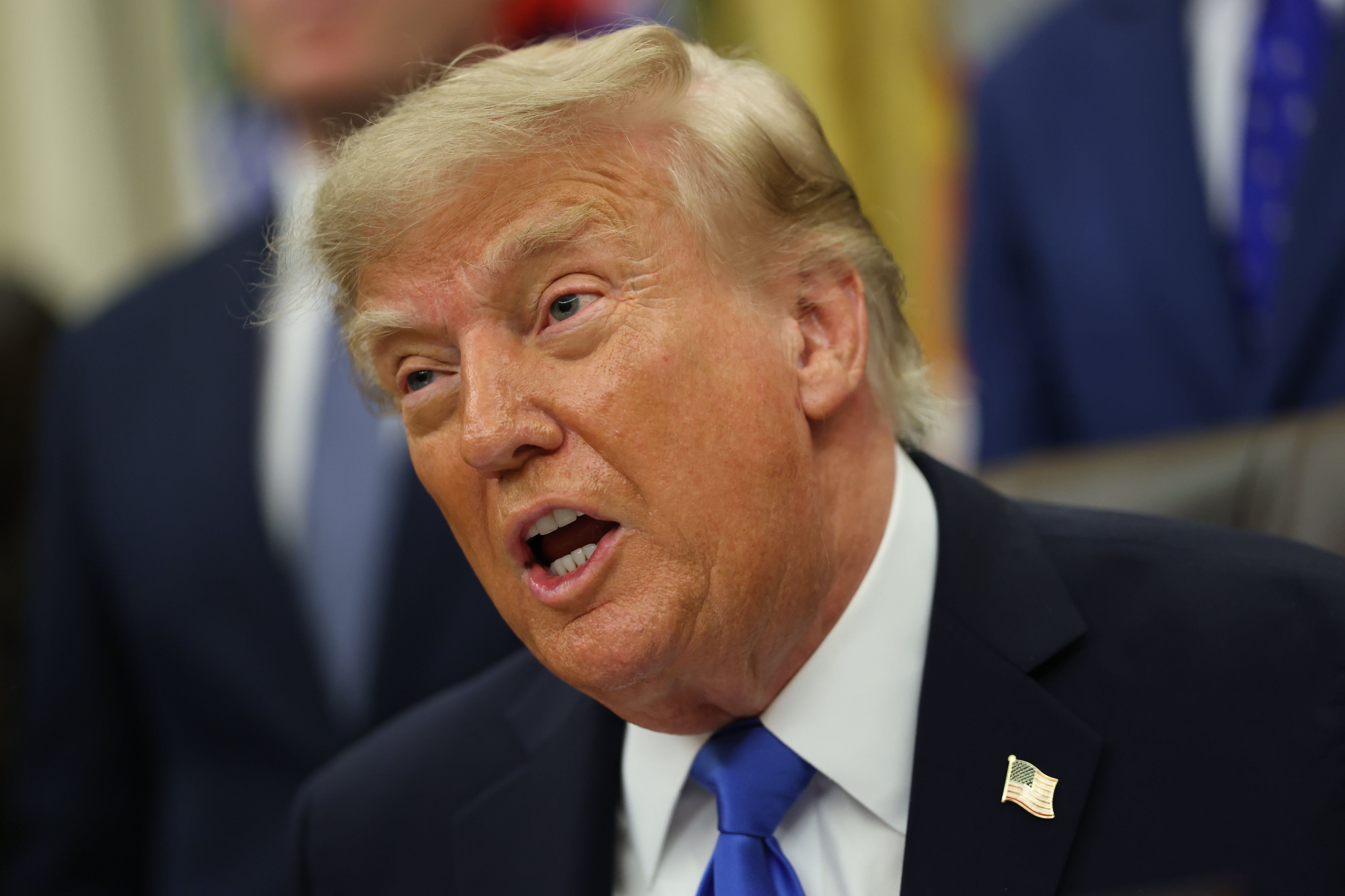 El presidente Trump se reúne con ejecutivos de viajes en el Despacho Oval.