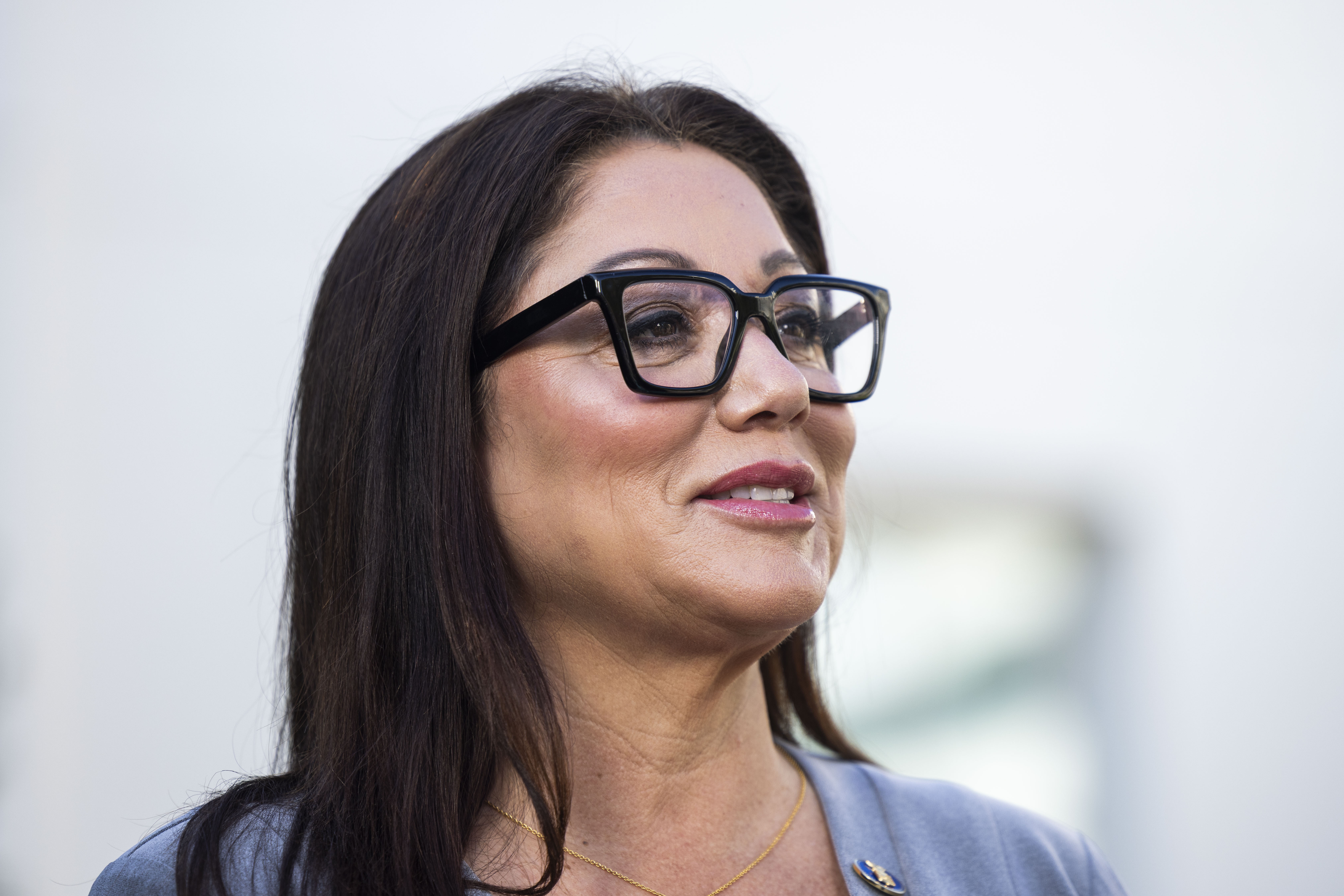 La secretaria de Trabajo de Estados Unidos, Lori Chavez-DeRemer, habla desde la Casa Blanca sobre las bajas cifras de empleo.