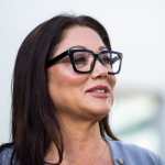 La secretaria de Trabajo de Estados Unidos, Lori Chavez-DeRemer, habla desde la Casa Blanca sobre las bajas cifras de empleo.