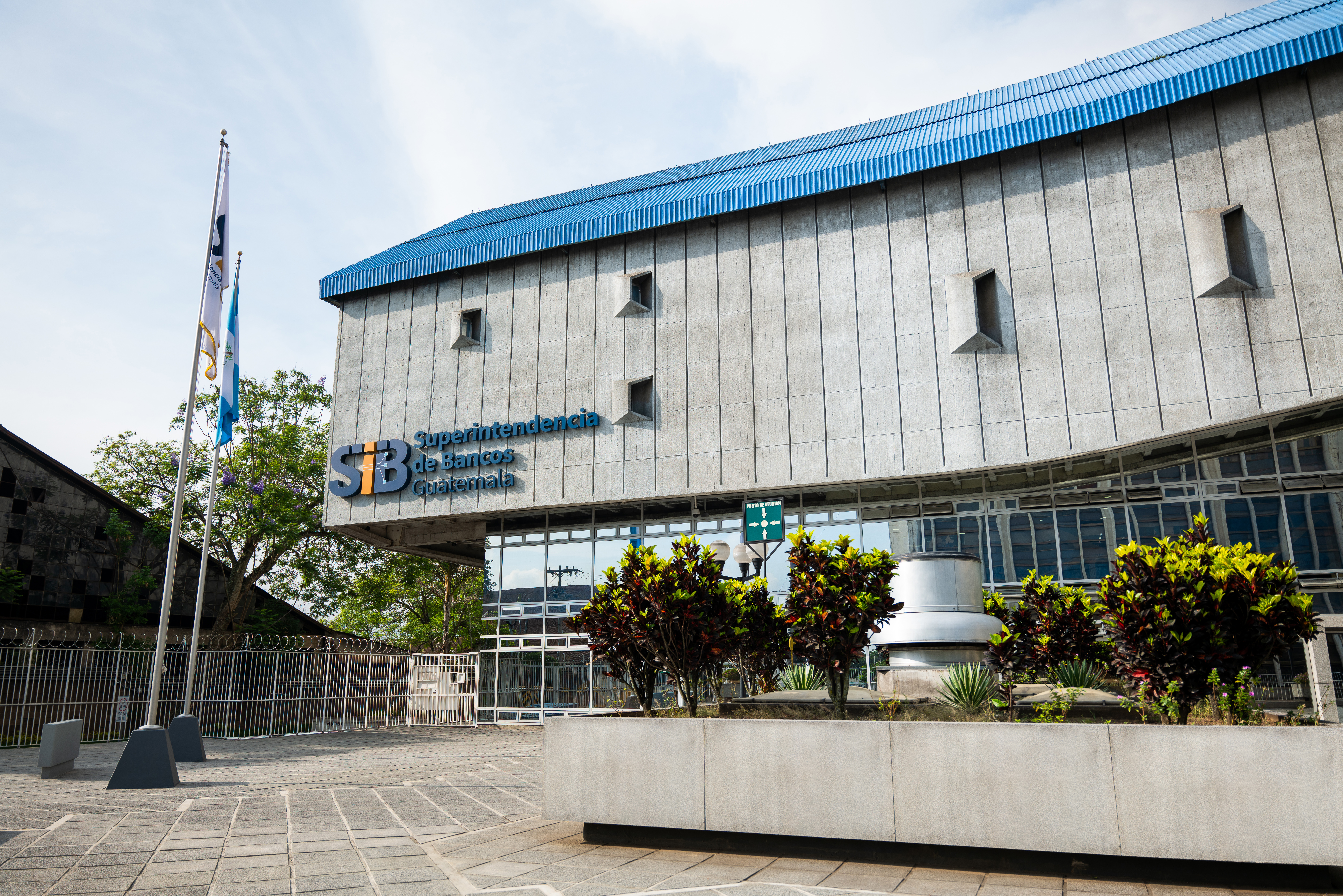 Fachada Superintendencia de Bancos 2026 2 vista más cercana