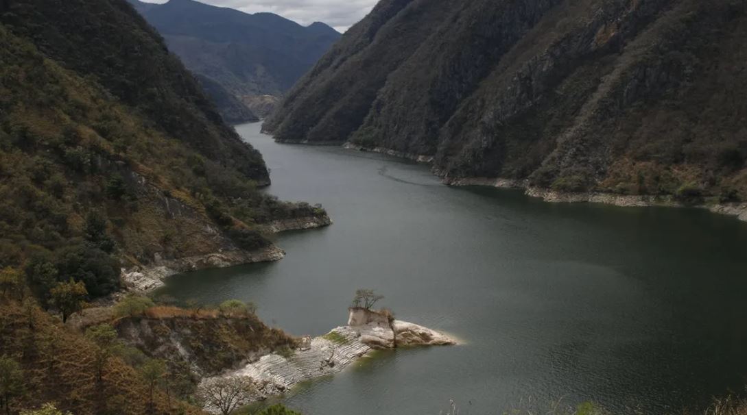 Hidroeléctricas 2 embalse Chixoy déficit de lluvia