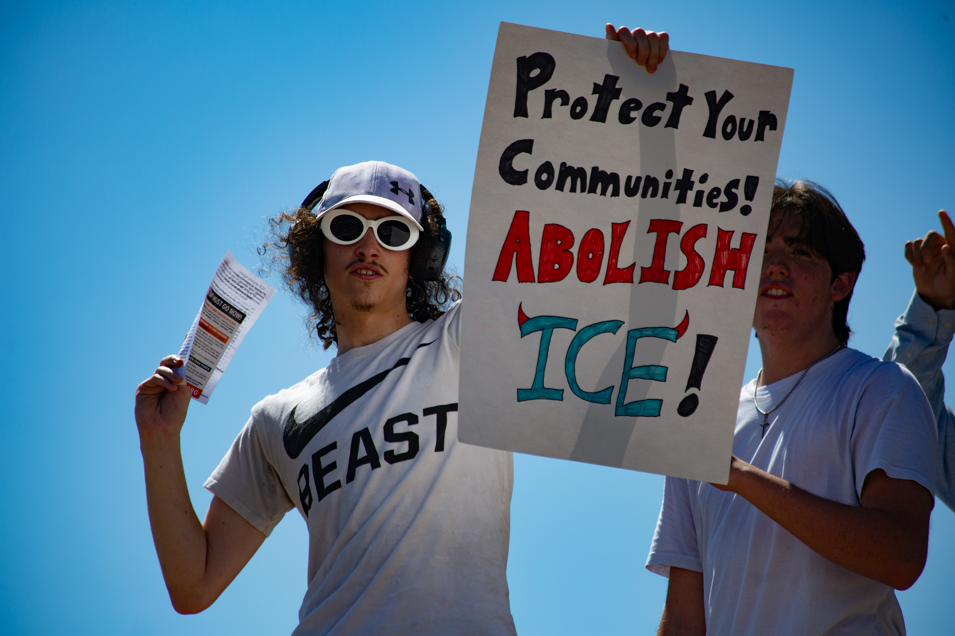 Más agentes y centros de detención móviles: El nuevo plan del ICE para acelerar deportaciones