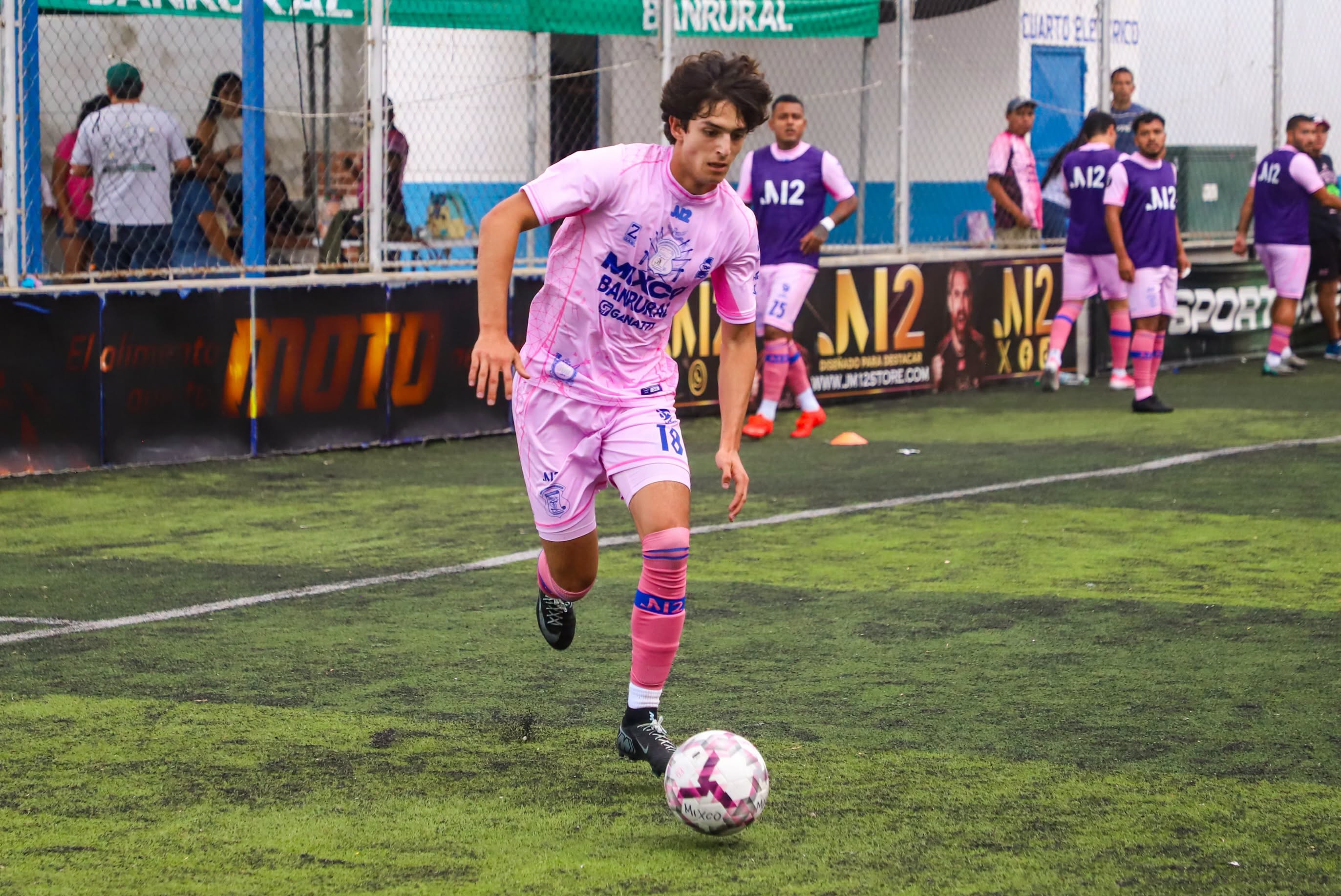 
José Bolaños es convocado con selección nacional.(Foto Prensa Libre: Deportivo Mixco).
