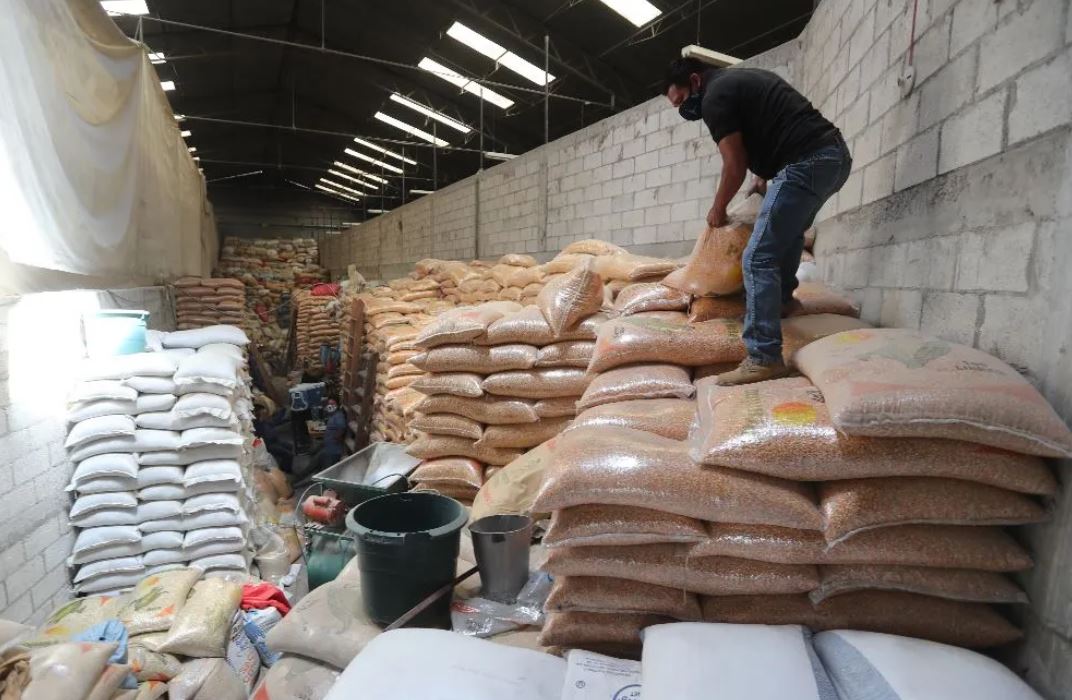 Maíz empacado en sacos cosecha e importación de maíz