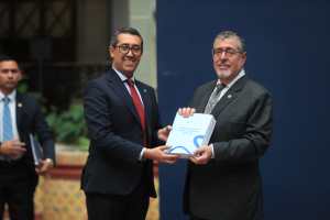 Regreso de Jonathan Menkos a Finanzas: analistas advierten desgaste político y riesgos para el presupuesto 2