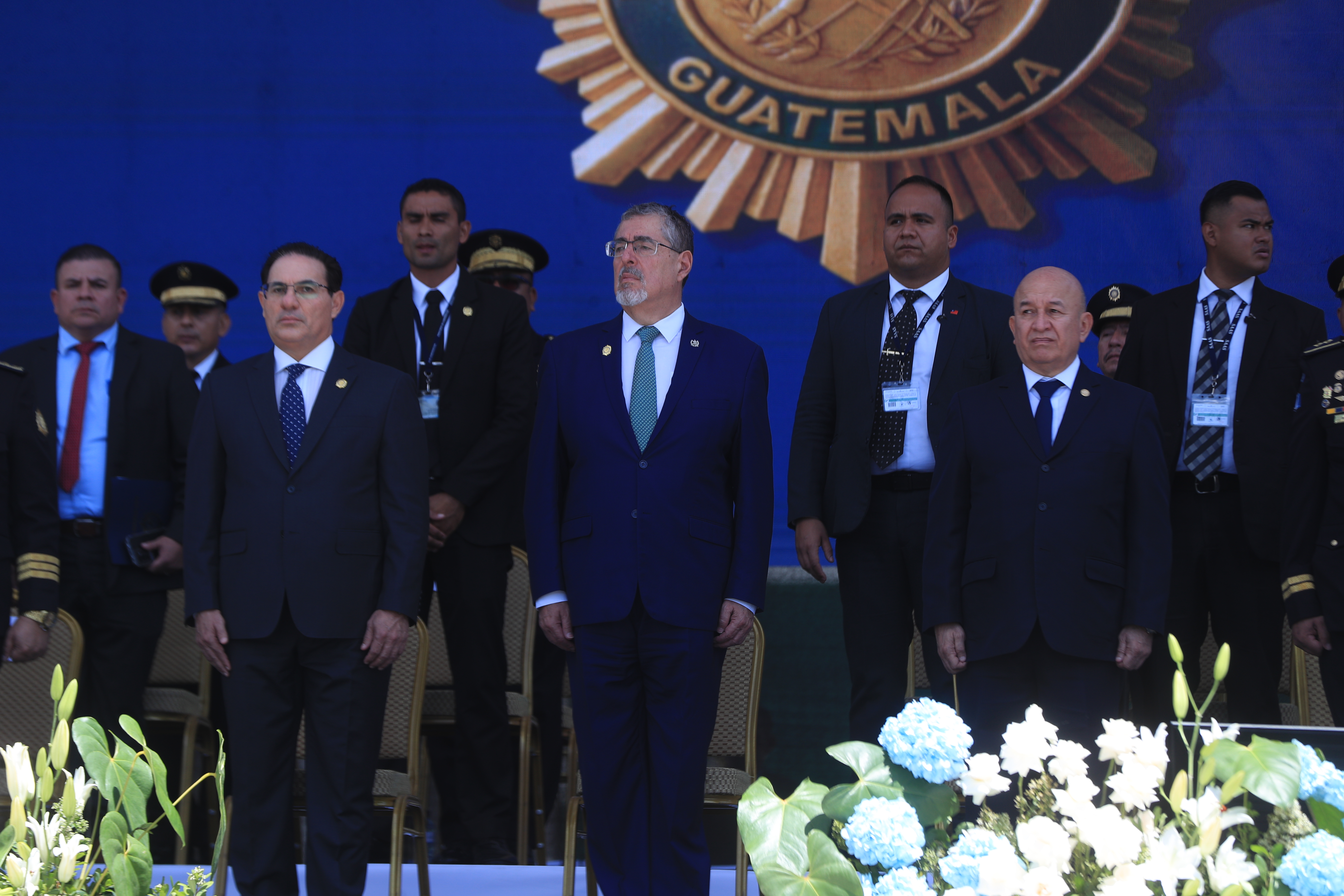EN FOTOGRAFIA: MARCO ANTONIO VILLEDA, BERNARDO ARÉVALO, VICTOR CRUZ 

Más de 3 mil agentes de la Policía Nacional Civil (PNC) se graduaron como parte de la 58 promoción, durante un acto oficial en el que recibieron su acreditación para incorporarse a las labores de seguridad ciudadana.

foto Byron Rivera 
09/09/2026